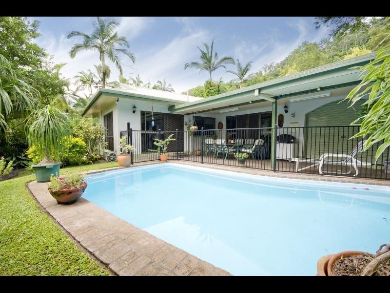 36 Minerva Avenue, Mooroobool QLD 4870