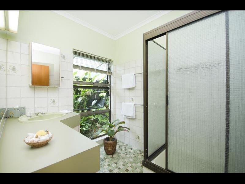 36 Minerva Avenue, Mooroobool QLD 4870