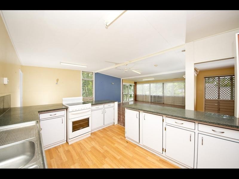 85 Upper Miles Street, Manoora QLD 4870