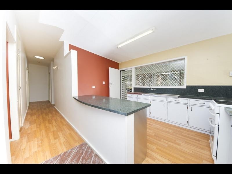 85 Upper Miles Street, Manoora QLD 4870