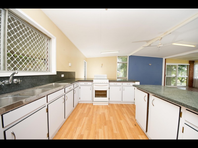 85 Upper Miles Street, Manoora QLD 4870