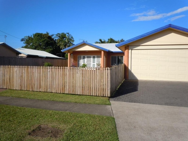 16 Ireland Crescent, Whitfield QLD 4870