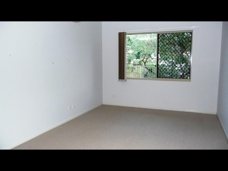 73 Koppen Terrace, Mooroobool QLD 4870