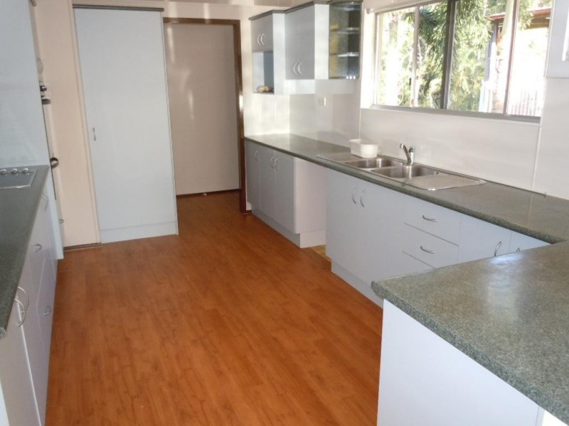 13 Slate Close, Brinsmead QLD 4870