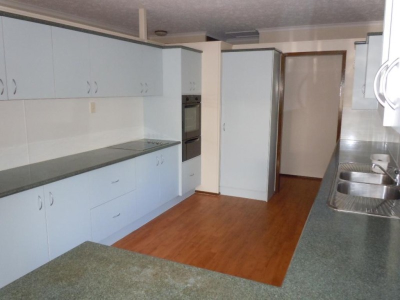 13 Slate Close, Brinsmead QLD 4870