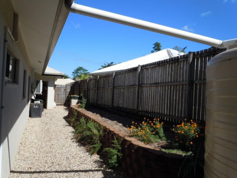 7 Tradewinds Close, Redlynch QLD 4870