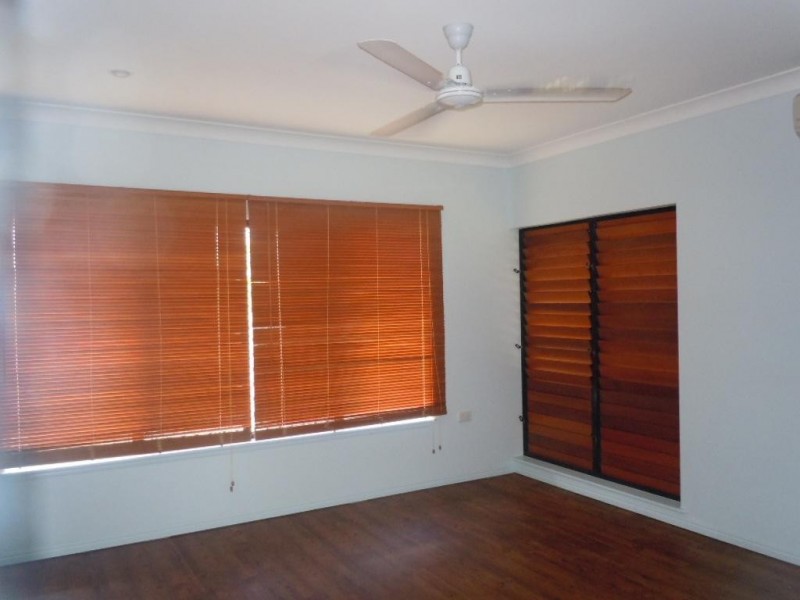 7 Tradewinds Close, Redlynch QLD 4870