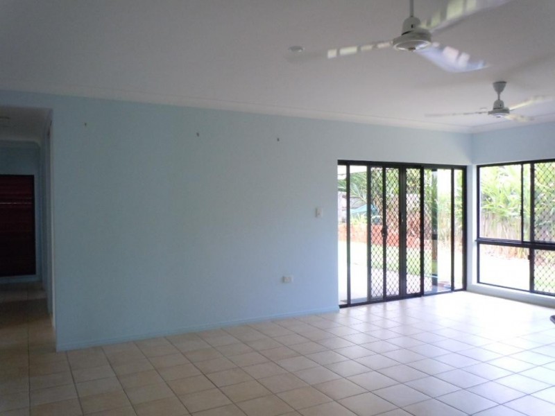7 Tradewinds Close, Redlynch QLD 4870