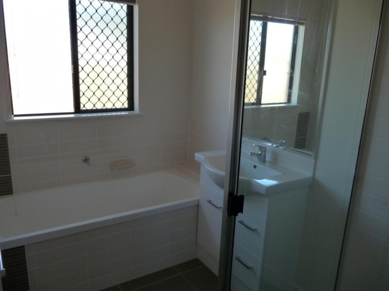 18 Angor Road, Trinity Park QLD 4879