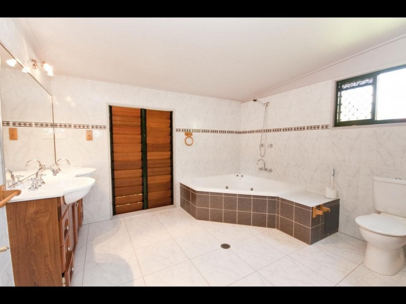 4 Ascendant Close, Bentley Park QLD 4869