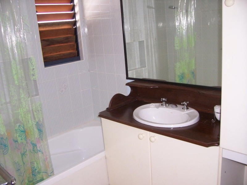 1/233 Aumuller Street, Westcourt QLD 4870