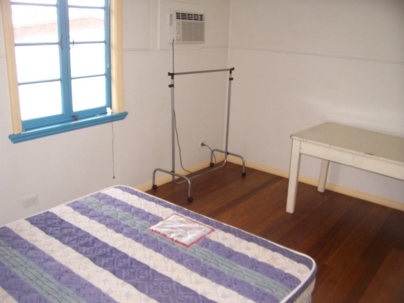 1/233 Aumuller Street, Westcourt QLD 4870