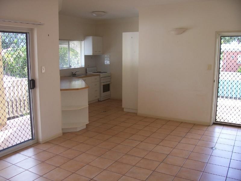 3/190 Buchan Street, Westcourt QLD 4870