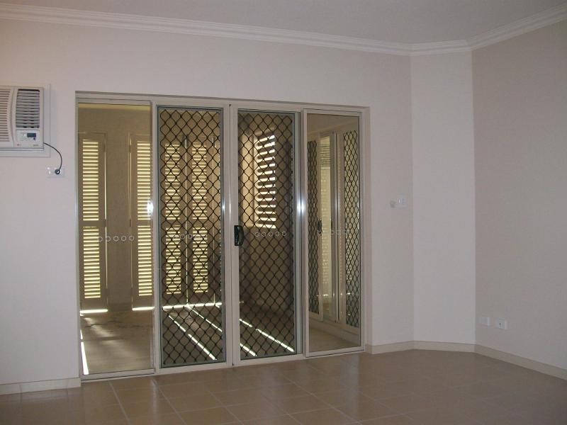 201/2-8 Centenary Close, Manoora QLD 4870