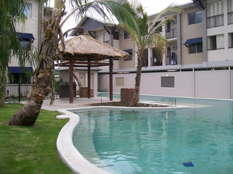 203/2-8 Centenary Close, Manoora QLD 4870