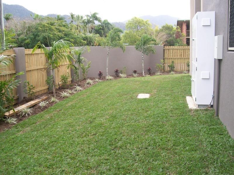 203/2-8 Centenary Close, Manoora QLD 4870