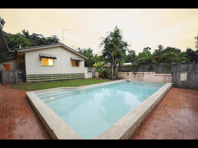 13 Dalziel Street, Stratford QLD 4870