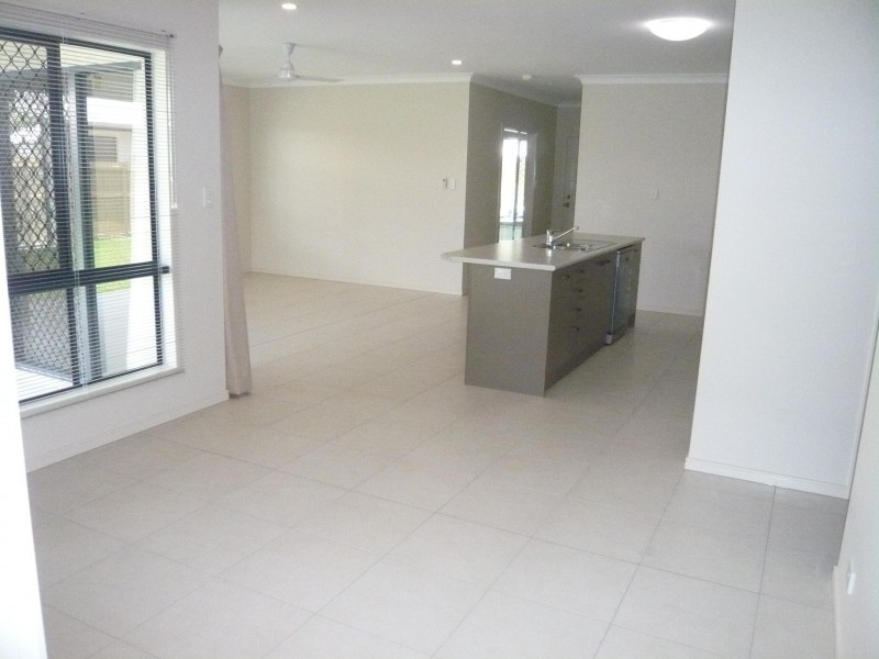 3 Daykin Close, Redlynch QLD 4870