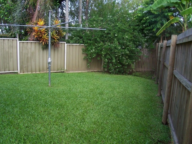 2/9  Deshon Street, Whitfield QLD 4870