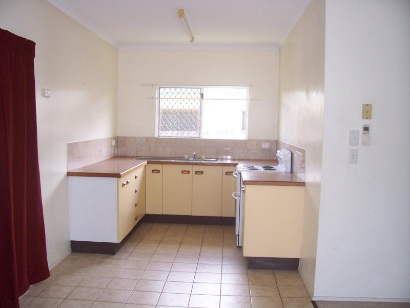 2/9  Deshon Street, Whitfield QLD 4870