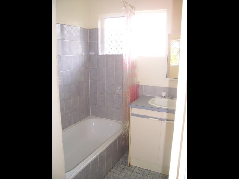 2/9  Deshon Street, Whitfield QLD 4870