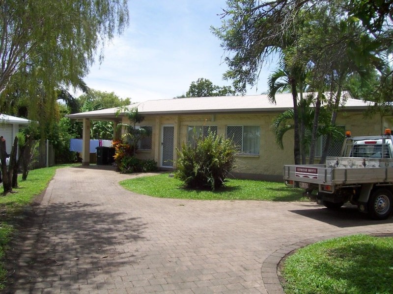 2/9  Deshon Street, Whitfield QLD 4870