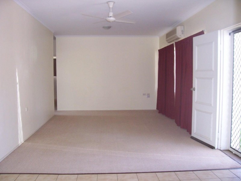 2/9  Deshon Street, Whitfield QLD 4870