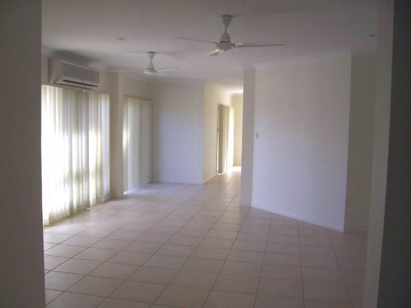 10 Ellie Banning Close, Redlynch QLD 4870