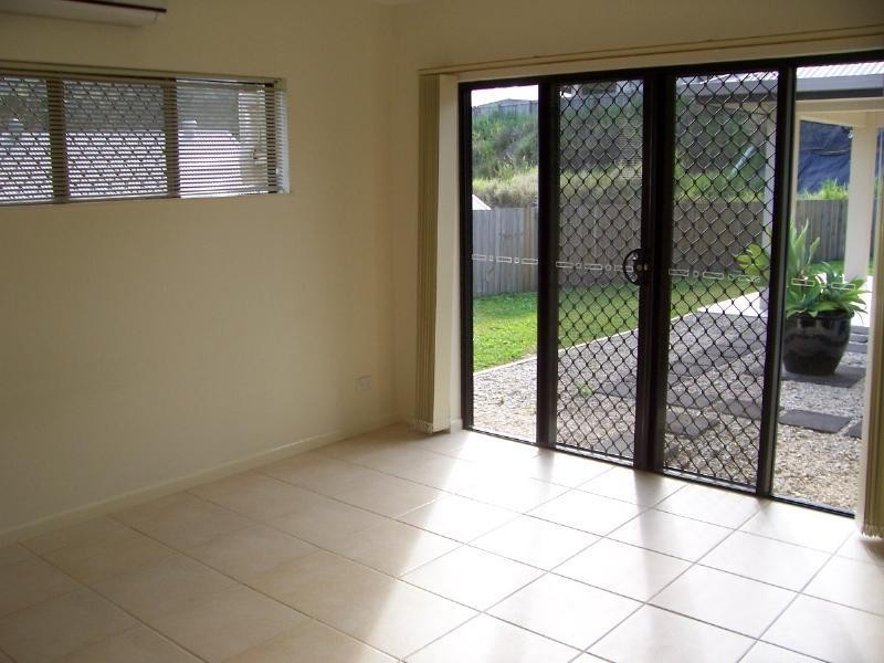 10 Ellie Banning Close, Redlynch QLD 4870