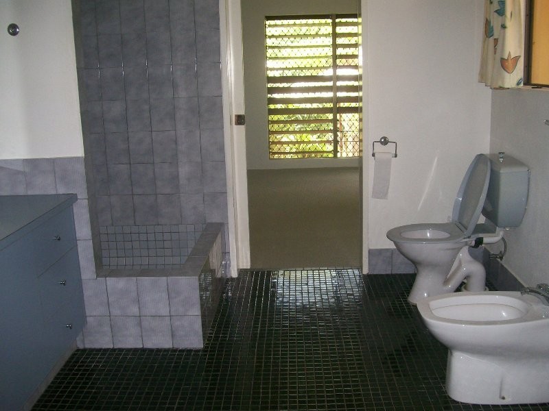 17 Granite Close, Brinsmead QLD 4870