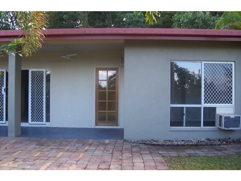 8 Hogan Court, White Rock QLD 4868