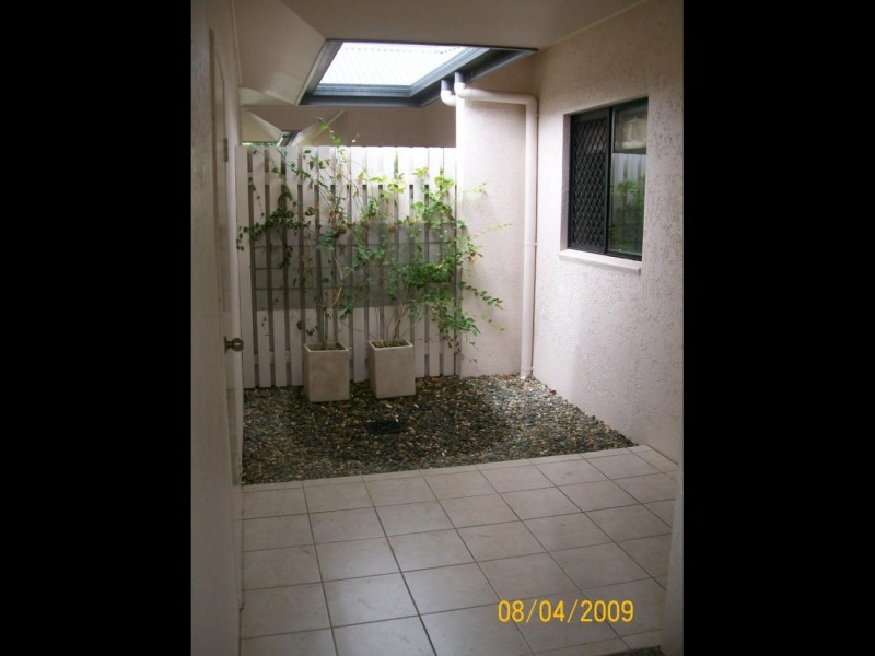 30/190-194 Irene Street, Mooroobool QLD 4870