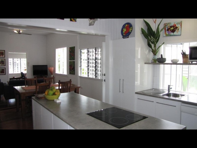 5 Cairns Street, Cairns North QLD 4870