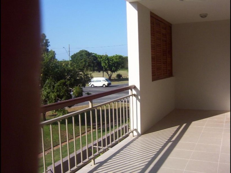 3/351 Lake Street, Cairns QLD 4870