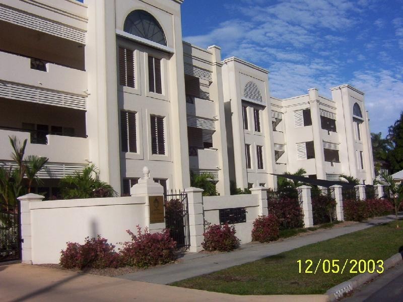 15/304 Lake Street, Cairns North QLD 4870