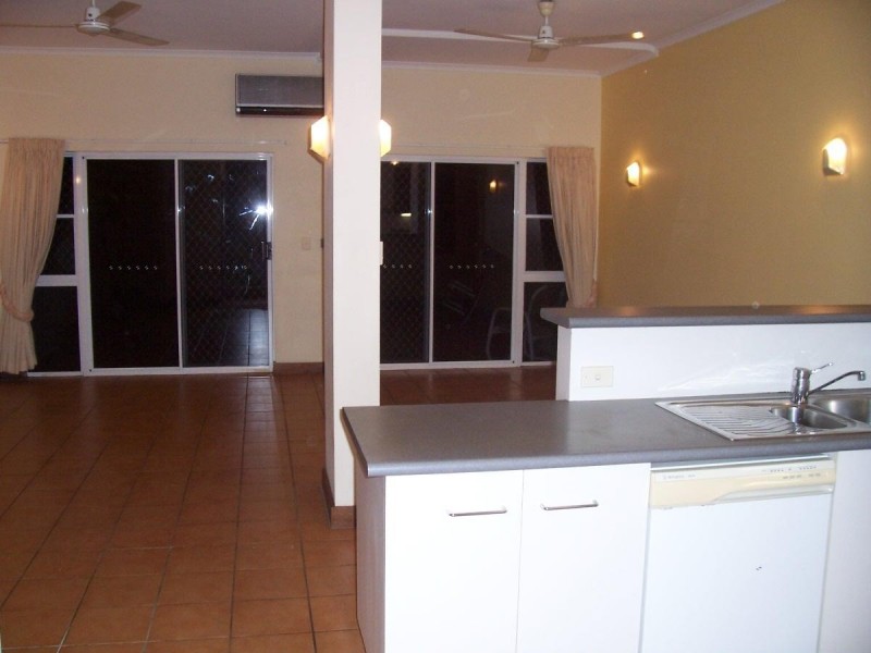 1/297 Lake Street, Cairns North QLD 4870