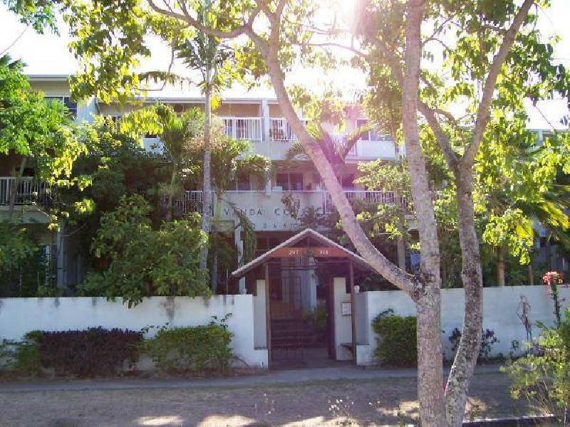 2/297 Lake Street, Cairns North QLD 4870