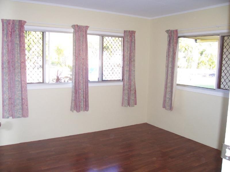 2/82 Machans Street, Machans Beach QLD 4878