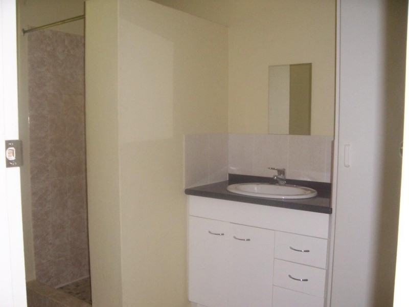 2/82 Machans Street, Machans Beach QLD 4878