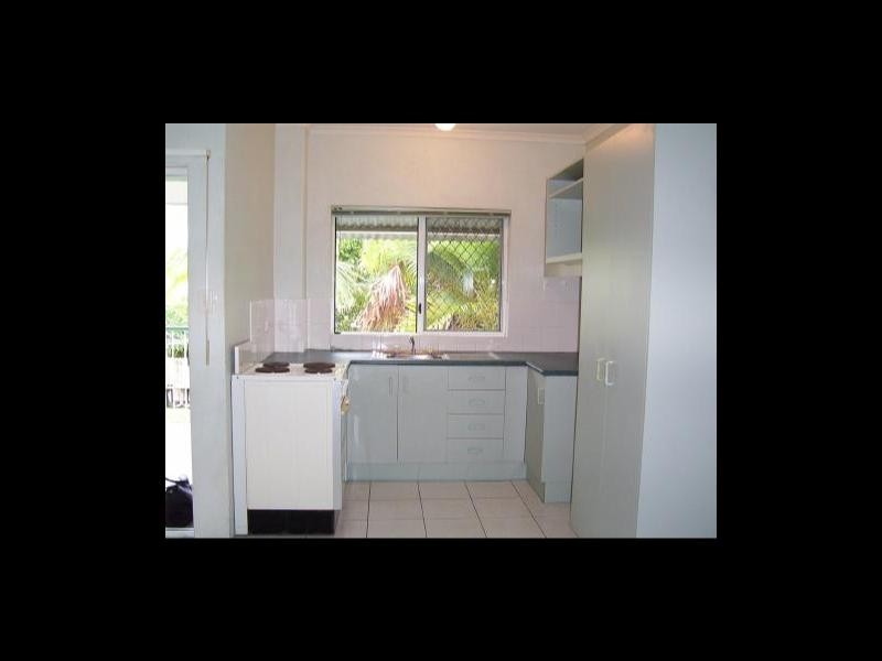 8/346-348 McCoombe Street, Mooroobool QLD 4870