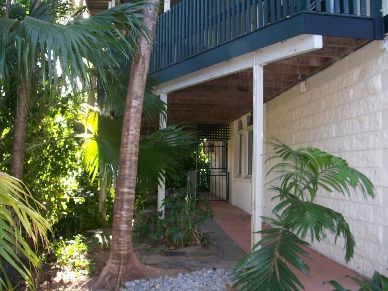 1 Mullins Street, Whitfield QLD 4870