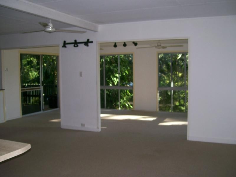 1 Mullins Street, Whitfield QLD 4870