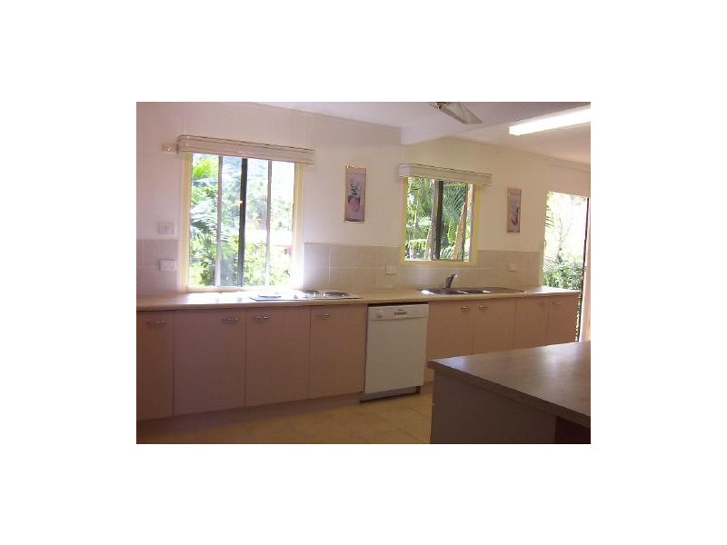 1 Mullins Street, Whitfield QLD 4870