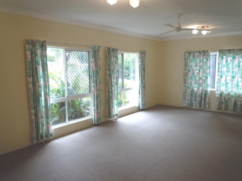 32 McFarlane Drive, Kanimbla QLD 4870