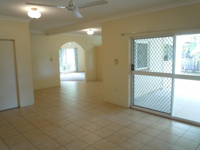 32 McFarlane Drive, Kanimbla QLD 4870