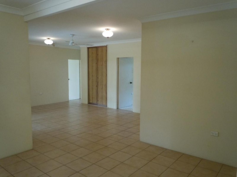 32 McFarlane Drive, Kanimbla QLD 4870