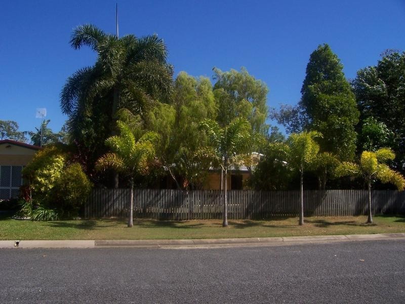 86 Baronia Crescent, Holloways Beach QLD 4878