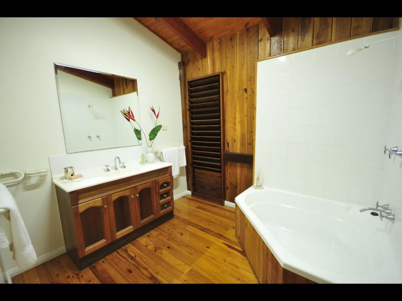 7 Barklya Street, Kamerunga QLD 4870