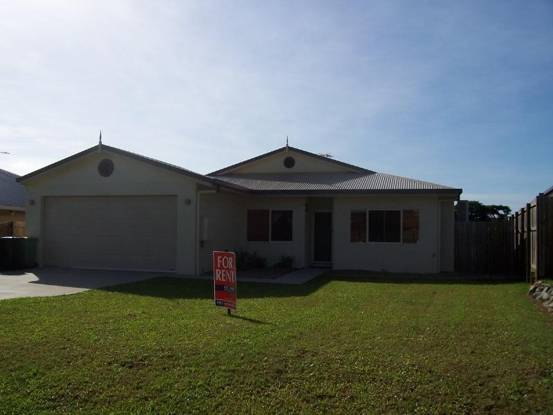 31 Bassett Street, Kanimbla QLD 4870