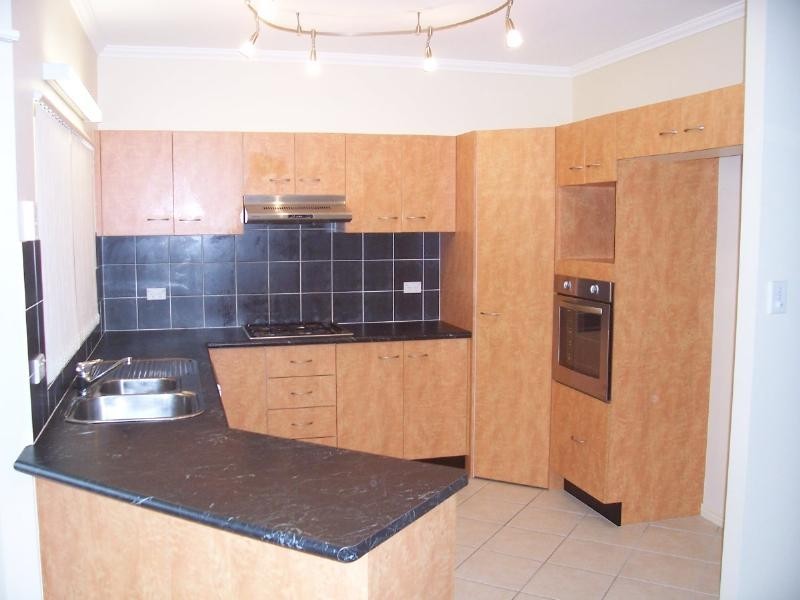 31 Bassett Street, Kanimbla QLD 4870